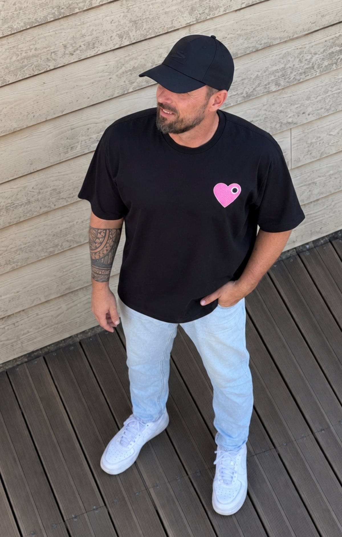 T shirt homme CŒUR noir / cœur brodé rose