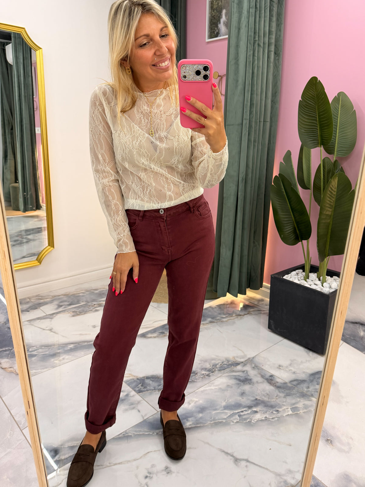 Jean mom KENDRA Bordeaux