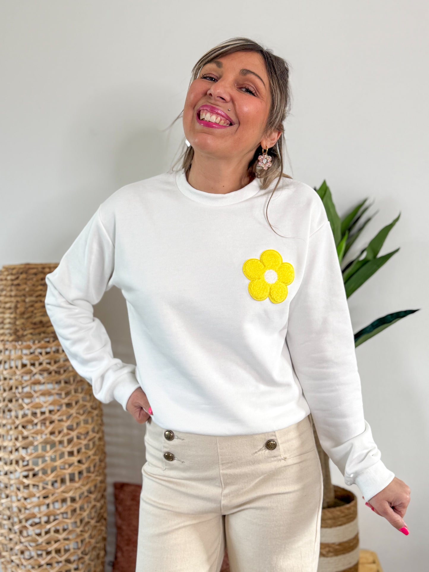 Sweat blanc FLEUR jaune 🌼