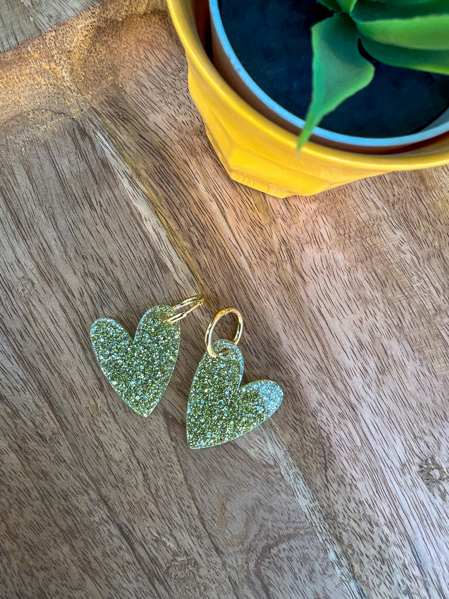 Sunny - boucles d’oreilles cœur pailletées verte