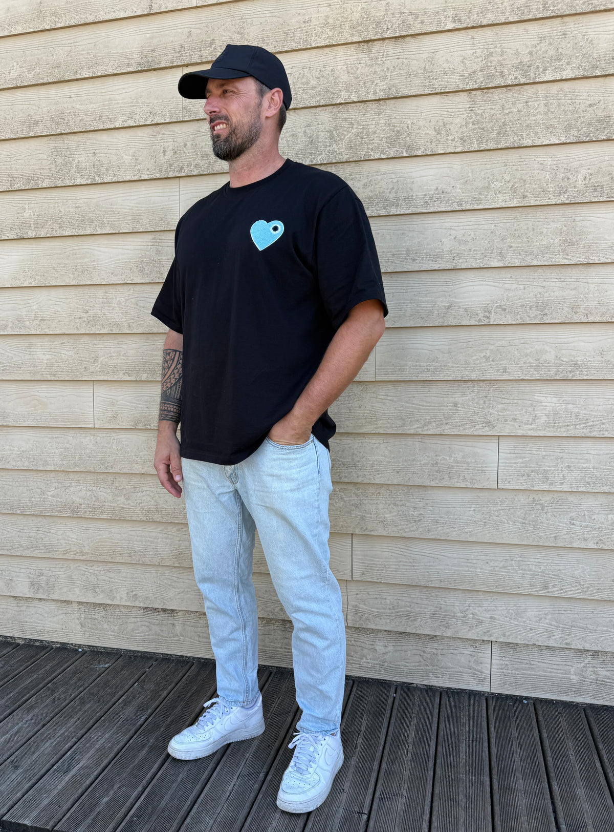 T shirt homme CŒUR noir / cœur brodé bleu ciel