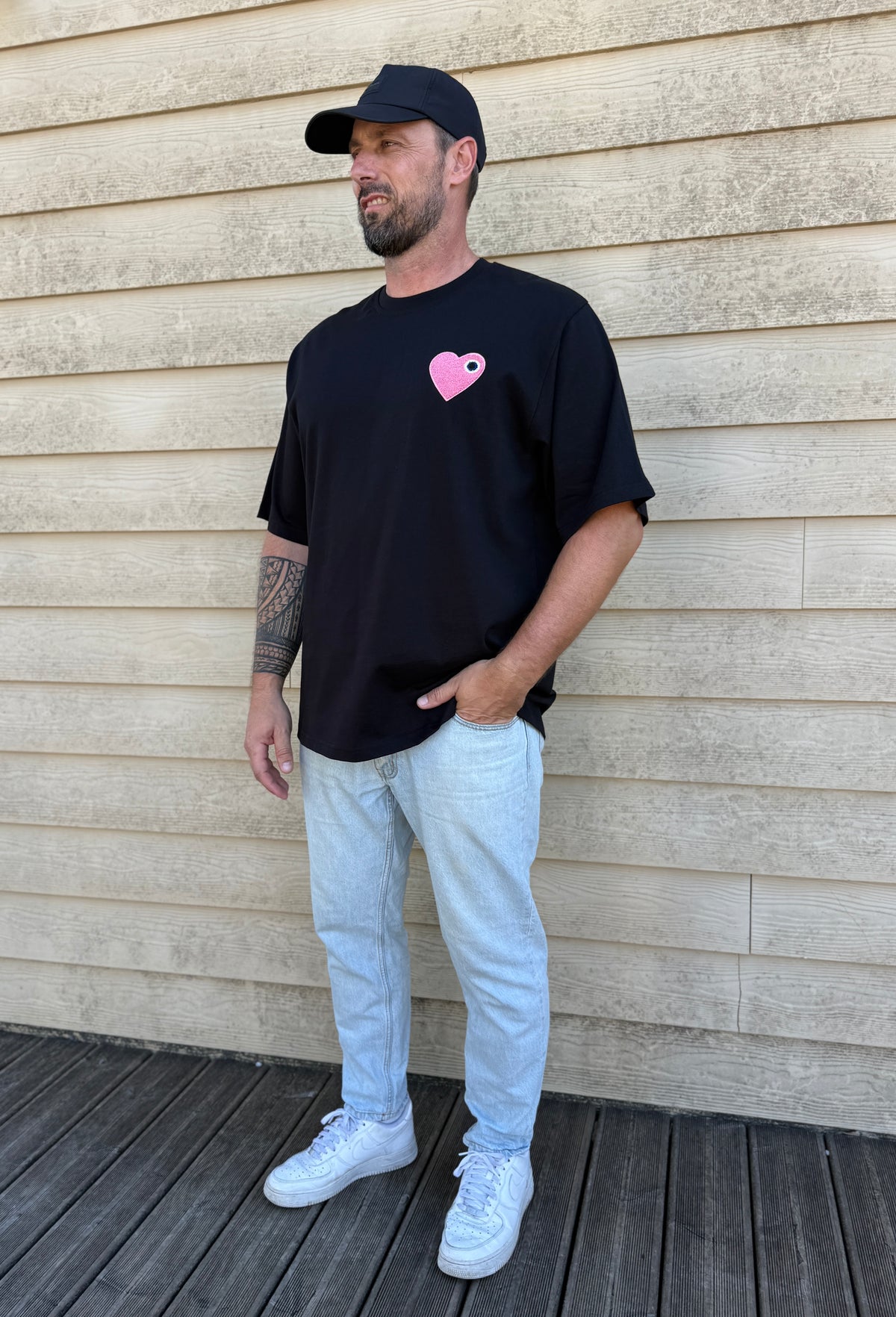 T shirt homme CŒUR noir / cœur brodé rose